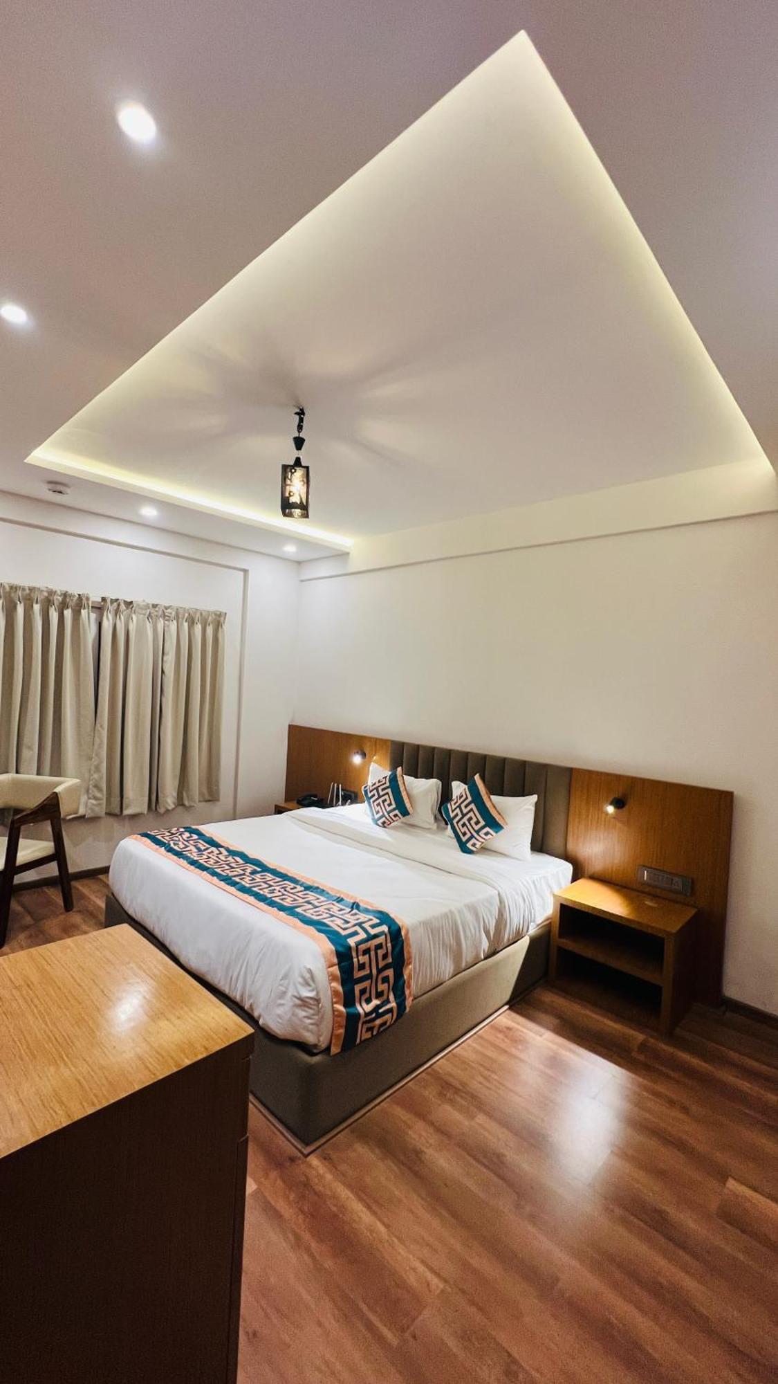 Hotel Aashraya Dod Jala Экстерьер фото