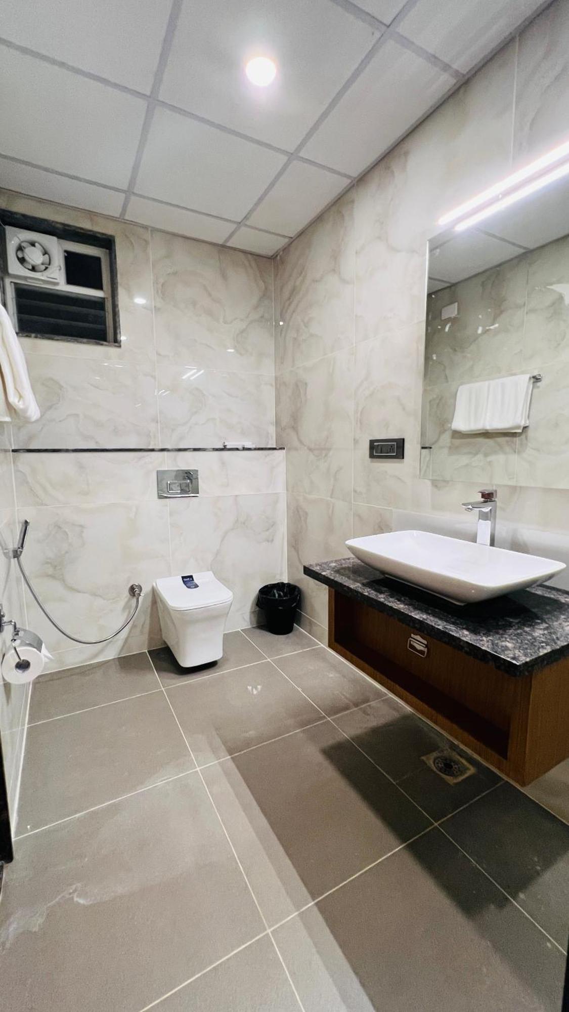 Hotel Aashraya Dod Jala Экстерьер фото